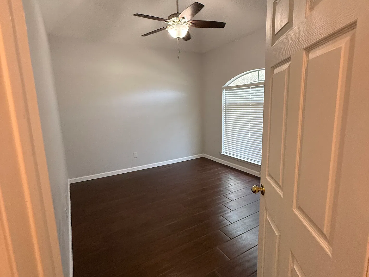 3 bed, 2.5 bath, 2300 sqft, $2,650 — Photo 2