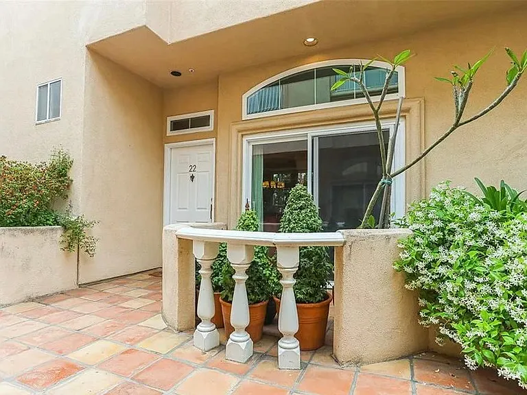 11112 La Maida St — Photo 1