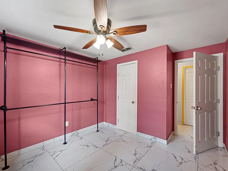 5718 Greencraig Dr — Photo 21