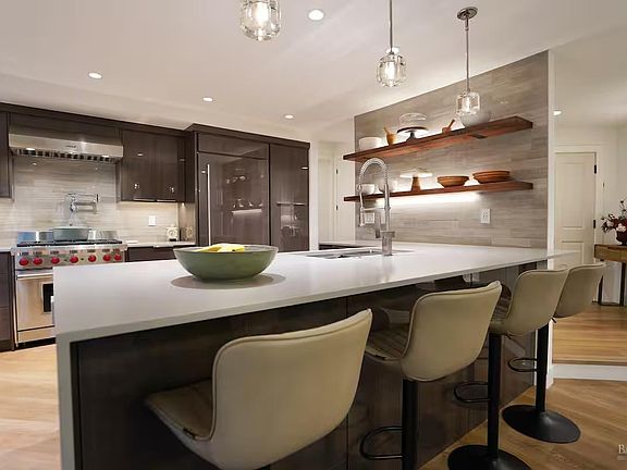4th image of 936 Augusta Circle