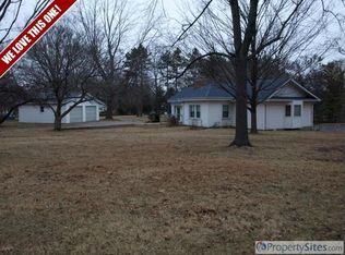 215 Tyler Ave, Charleston, IL 61920