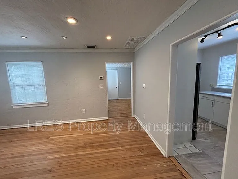 429 Wiltshire Rd — Photo 23