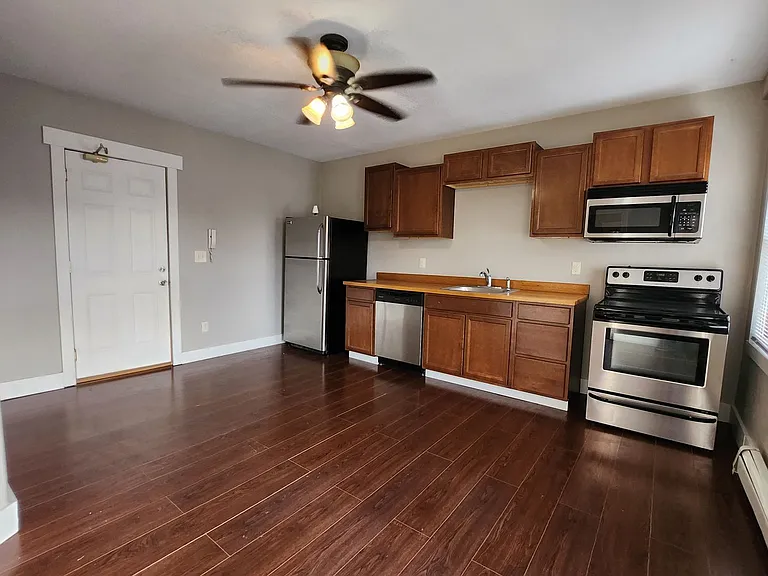 739 17th St #4 — Photo 3