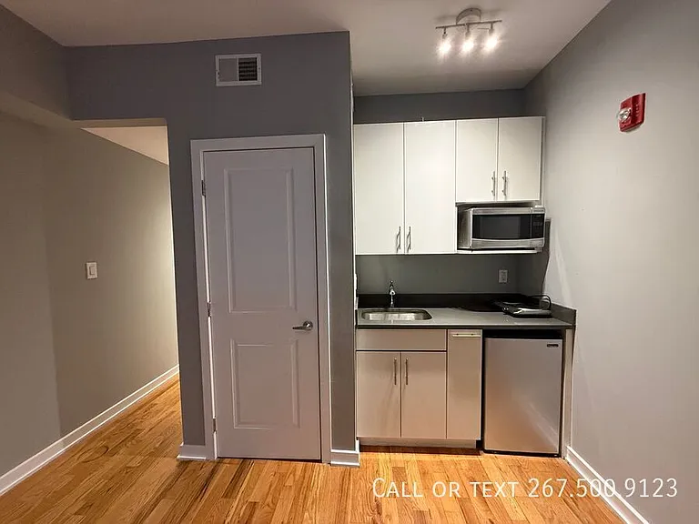 531 N Budd St #3B — Photo 5