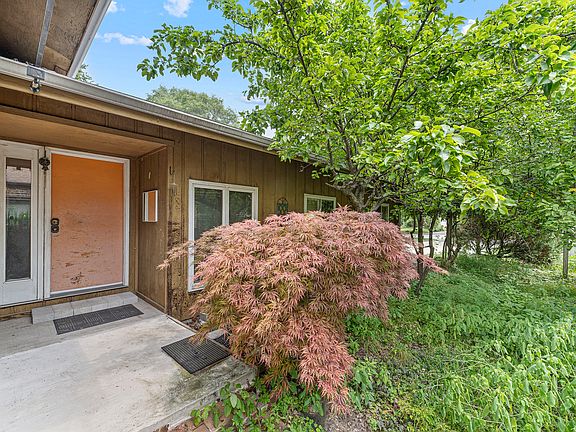 2nd image of 1444 Deerfield Pl
