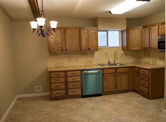 2nd image of 1909 Jacqueline Dr