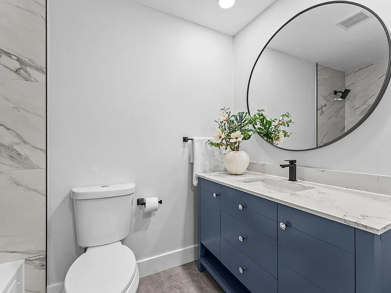 711 Laconia Cir #B — Photo 12