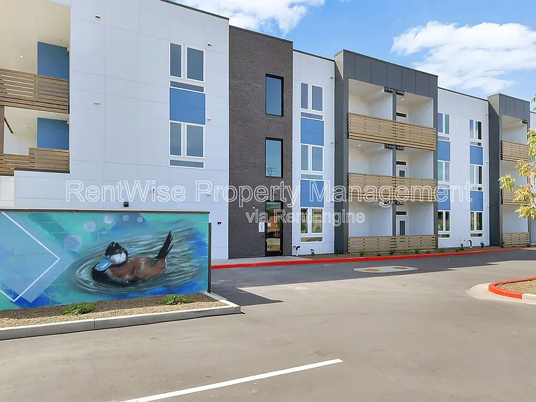 Parkway Apartments — Photo 32