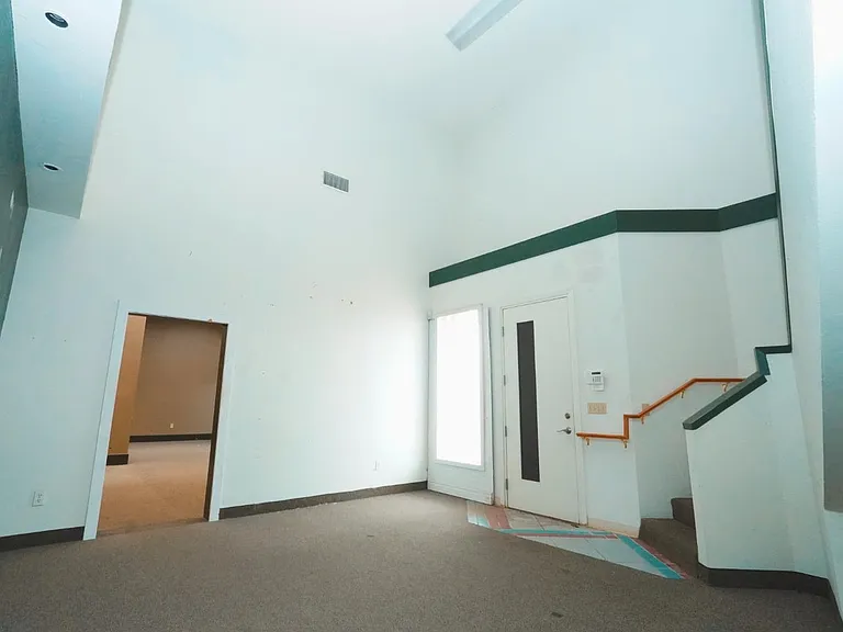 1016 N Golden State Blvd #A — Photo 12
