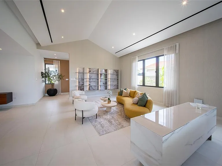 1 Corredor Miralago #908 — Photo 9