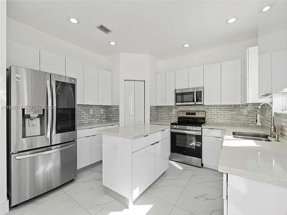 5th image of 15786 SW 141st St