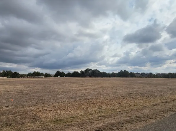 32 Ridgecrest Dr, Waxahachie, TX 75165