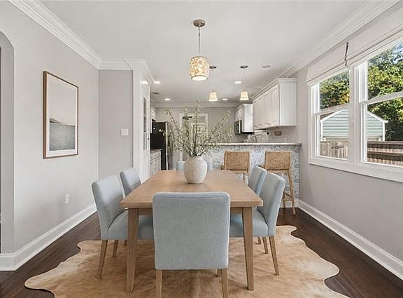 4th image of 475 Lions St