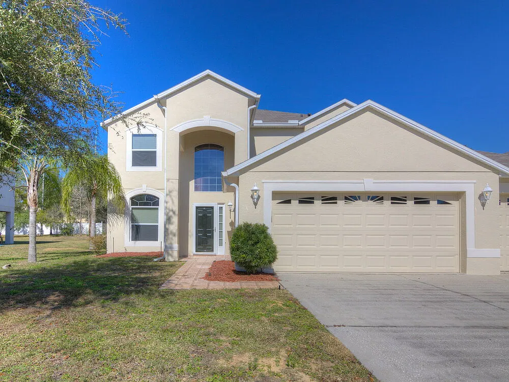 4 bed, 2.5 bath, 2436 sqft, $2,670 — Photo 1