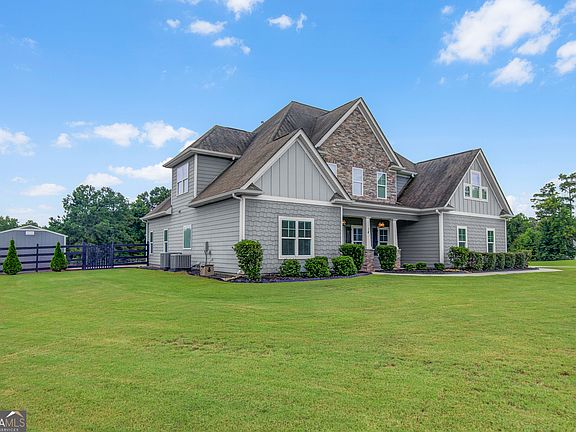 3rd image of 14 Palomino Ct
