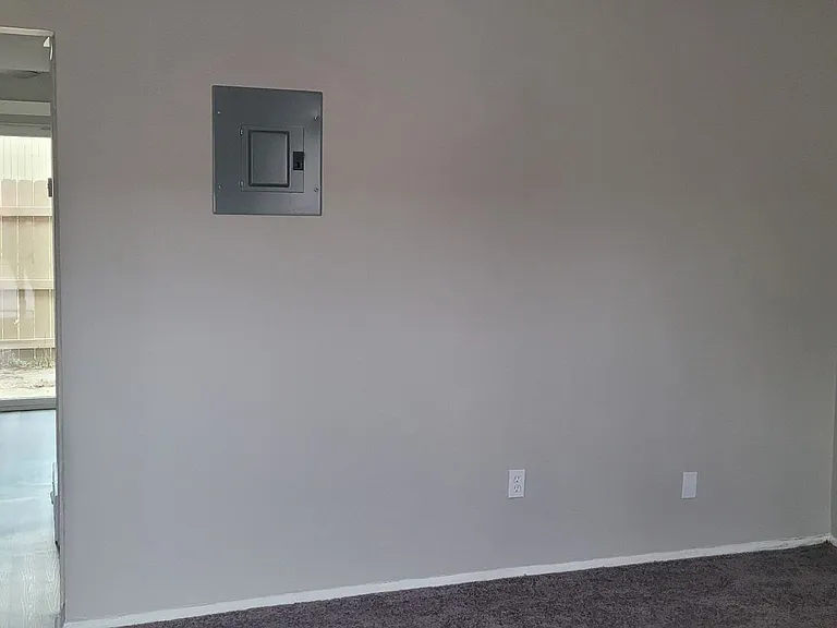 3230 N Talbot Ave — Photo 9