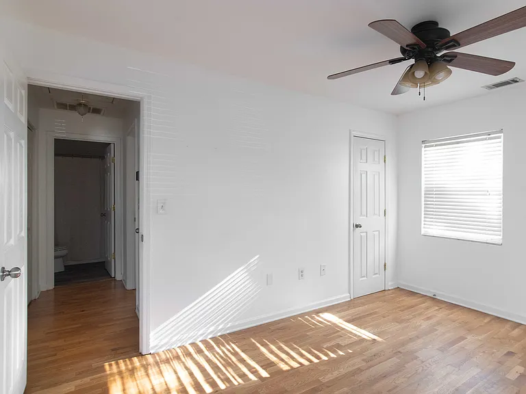 1514 Stone Gate Ln SE — Photo 6