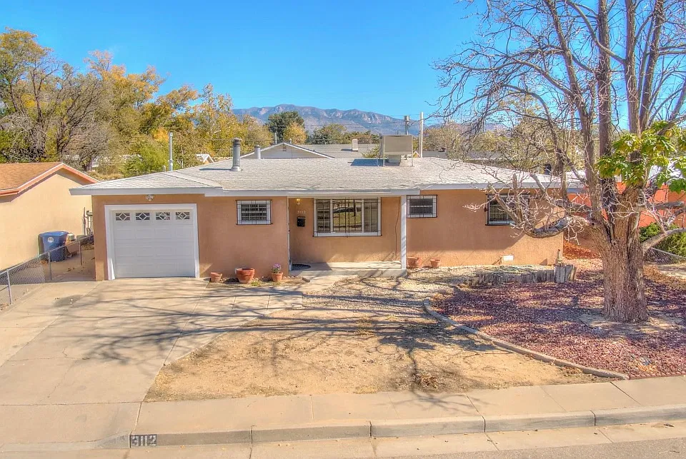 3112 Cuervo Dr NE