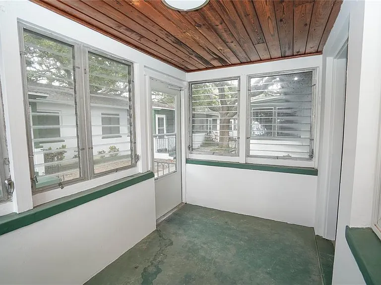 2001 Dr Martin Luther King Jr St N #4 — Photo 10