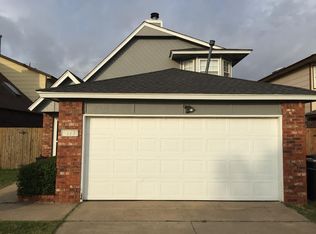 2117 Lakecrest Dr, Moore, OK 73170