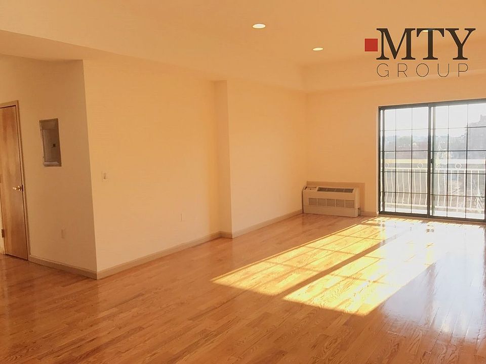 1st image of 5828 44th Ave #4C