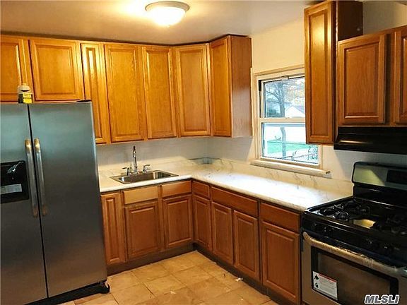 4th image of 64 Bennett Ave