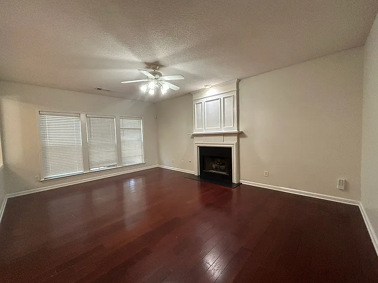 180 Sessingham Ln — Photo 16