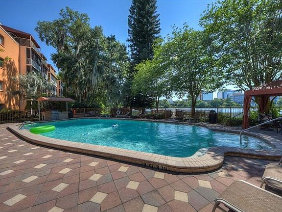 4th image of 1100 Delaney Ave #104