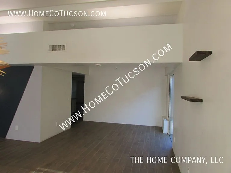 3668 N Royal Prince Ct — Photo 8