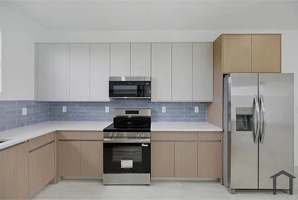 211 NW 25th Ave — Photo 9