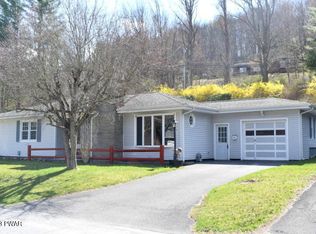 1833 Parkway Dr, Honesdale, PA 18431