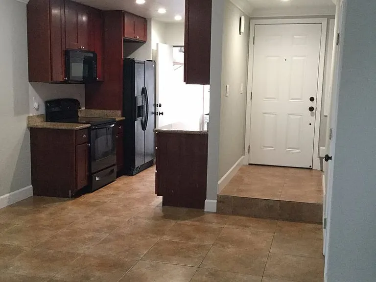 2 Bedroom / 1 Bathroom Townhome in Bay Point — Photo 5