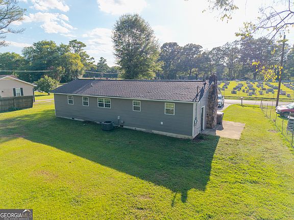 3rd image of 187 Henderson St