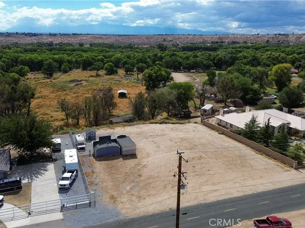 15236 Riverside Dr, Apple Valley, CA 92307