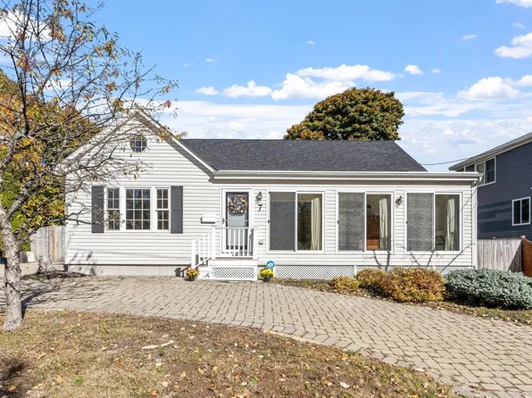 7 Brooks St, Salem, MA 01970