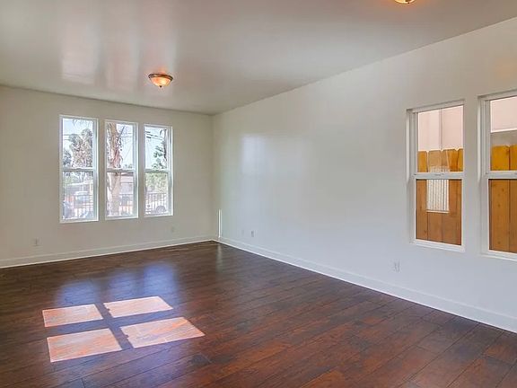3rd image of 3246 Newton Ave