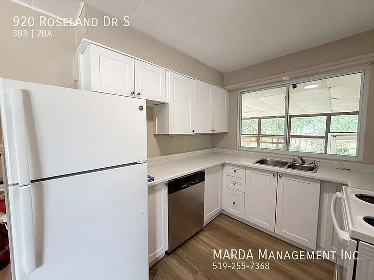 920 Roseland Dr S — Photo 15