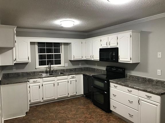 4th image of 106 N Interlaken Dr