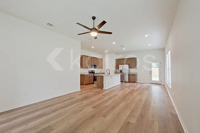 4 bed, 2.0 bath, 1653 sqft, $2,025 — Photo 4