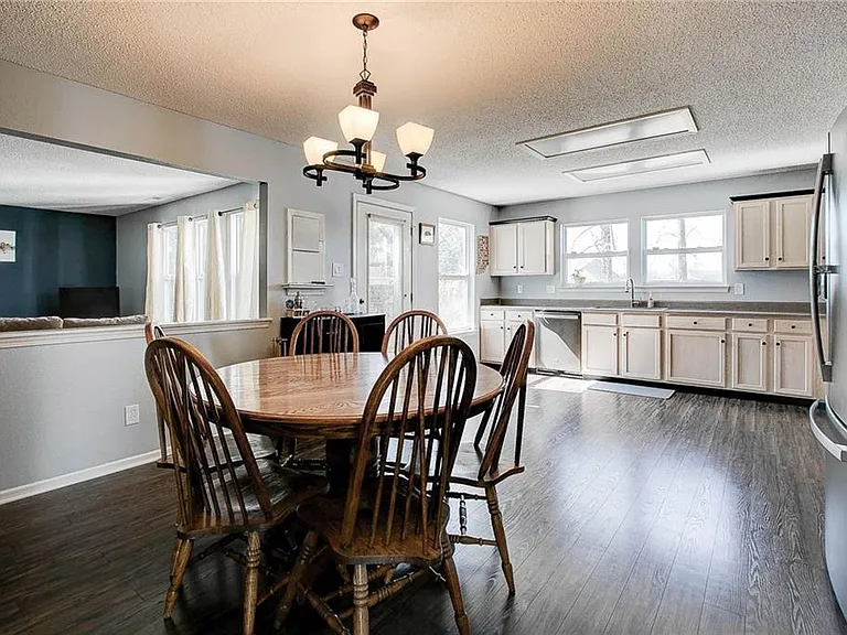 10306 Hatherley Way — Photo 9