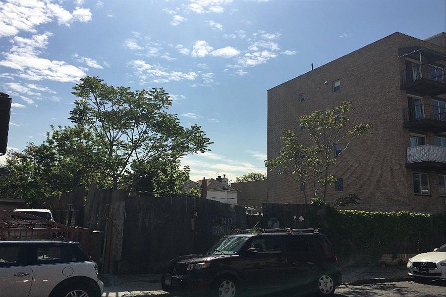 2nd image of 1541 W 3rd St