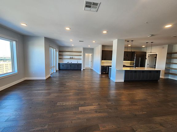 3rd image of 1853 Market St #1113