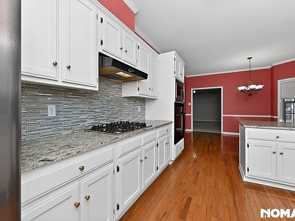 4th image of 1219 Loyola Dr
