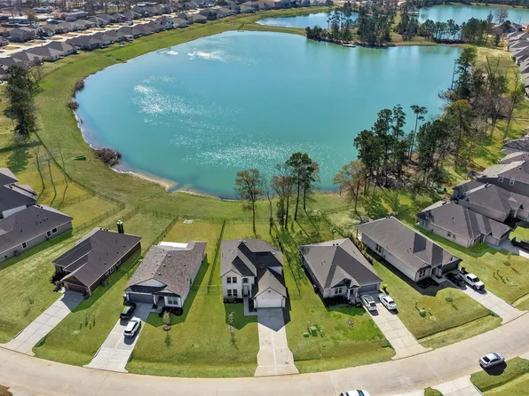 427 Shoreview Dr, Conroe, TX 77303