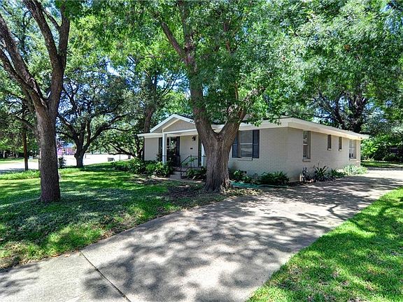 2nd image of 3515 Jeanette Dr
