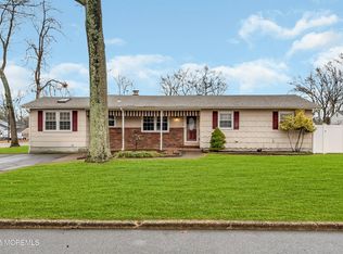 25 Oak Leaf Ln, Toms River, NJ