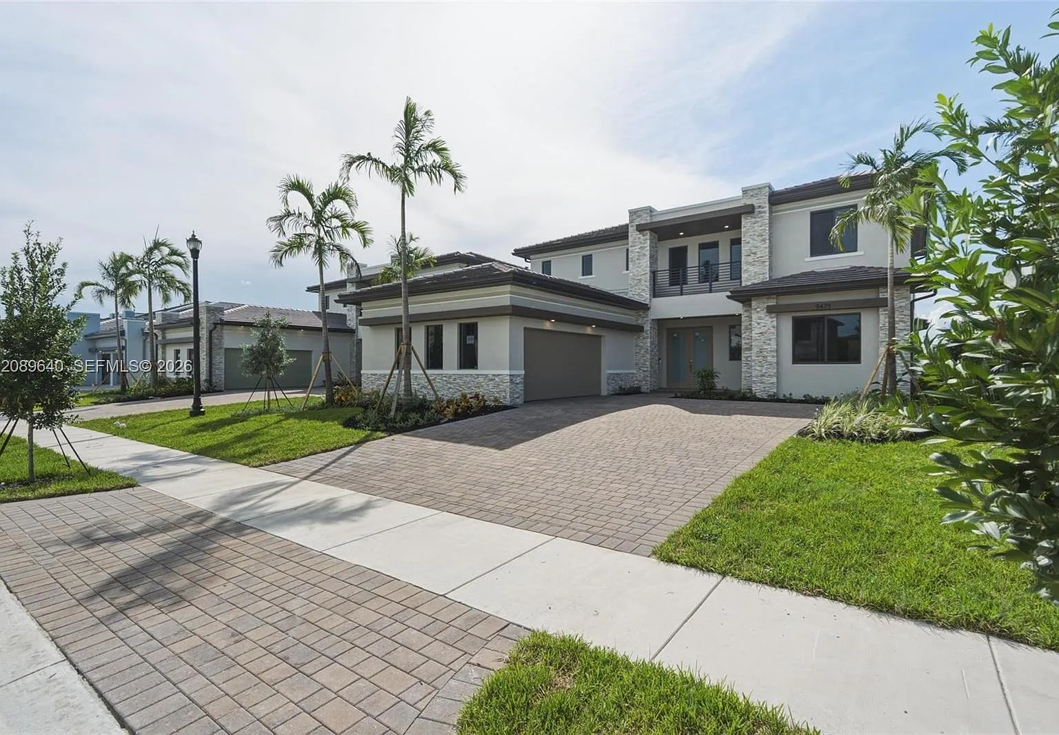 5 bed, 5.5 bath, 5377 sqft, $10,000 — Photo 2