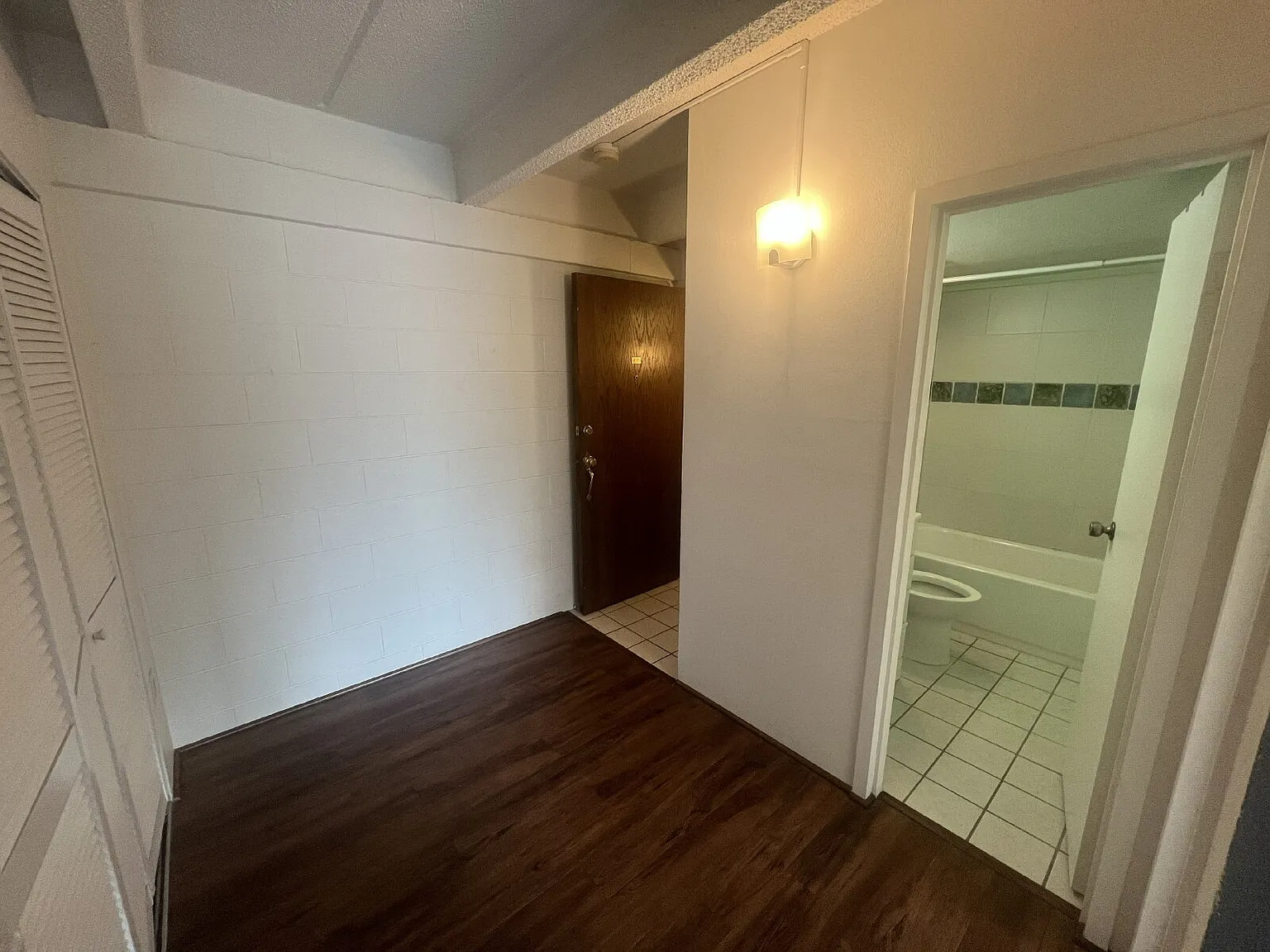 "Urban Elegance: Chic 1-Bedroom Condo with Granite Finishes & Pool Access at 555 East 10th Ave, D... — Photo 3