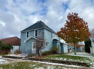 231 S 8th St, Bird Island, MN 55310