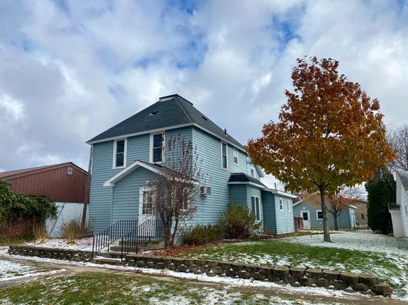 231 S 8th St, Bird Island, MN 55310
